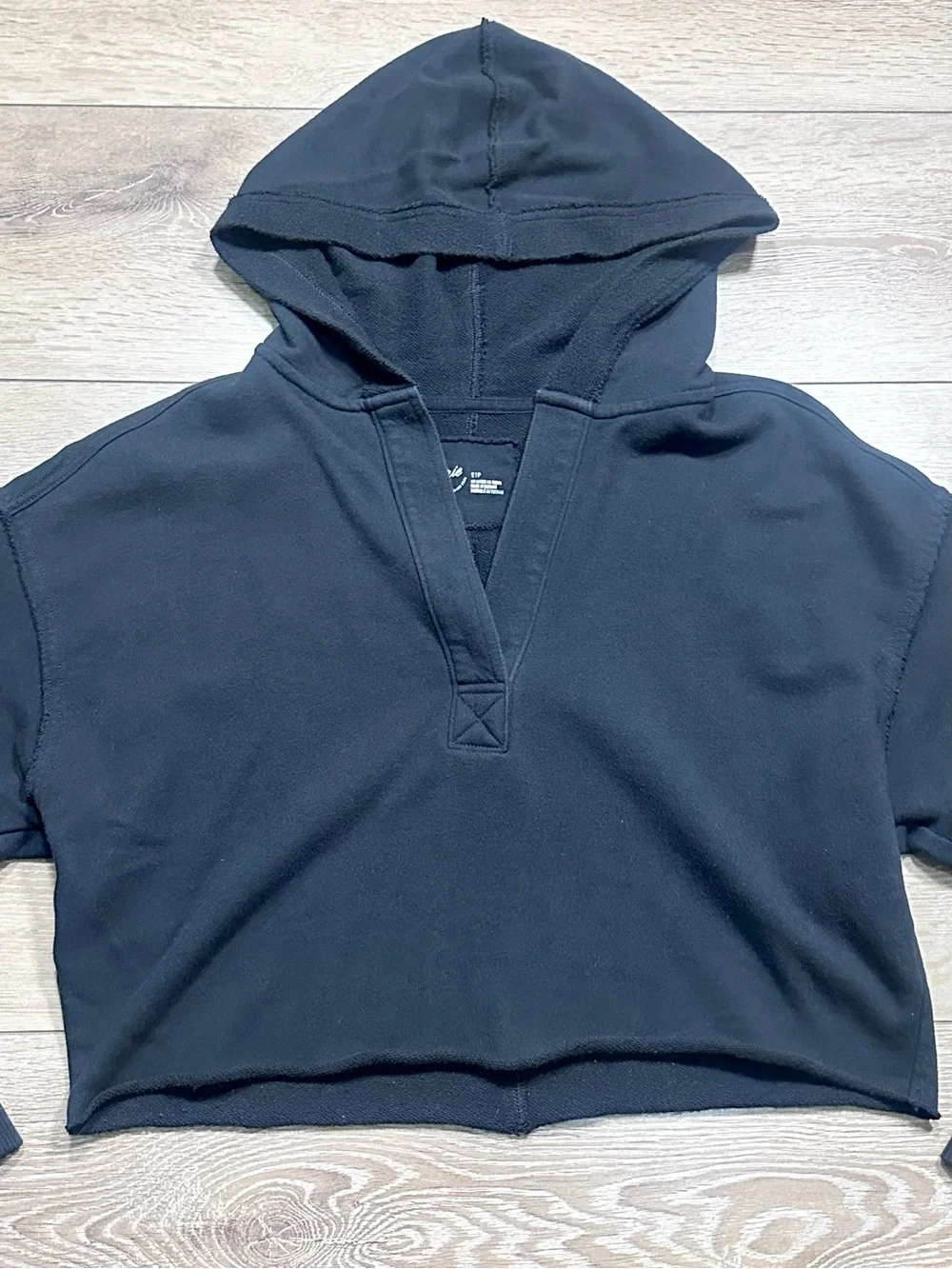 Aerie V-Neck Cropped Pullover Hoodie